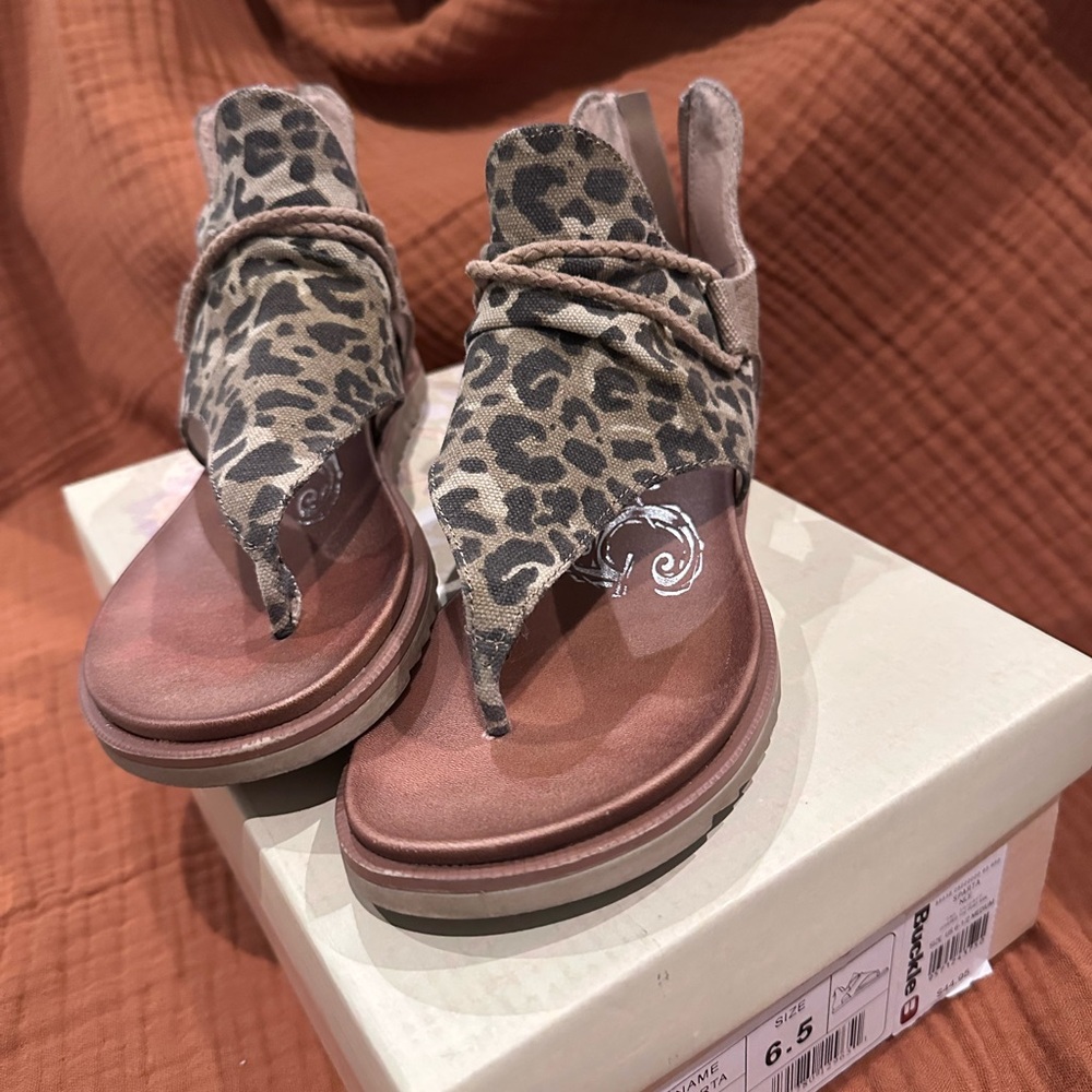Very G Leopard-Print Thong Sandals in Brown and Tan